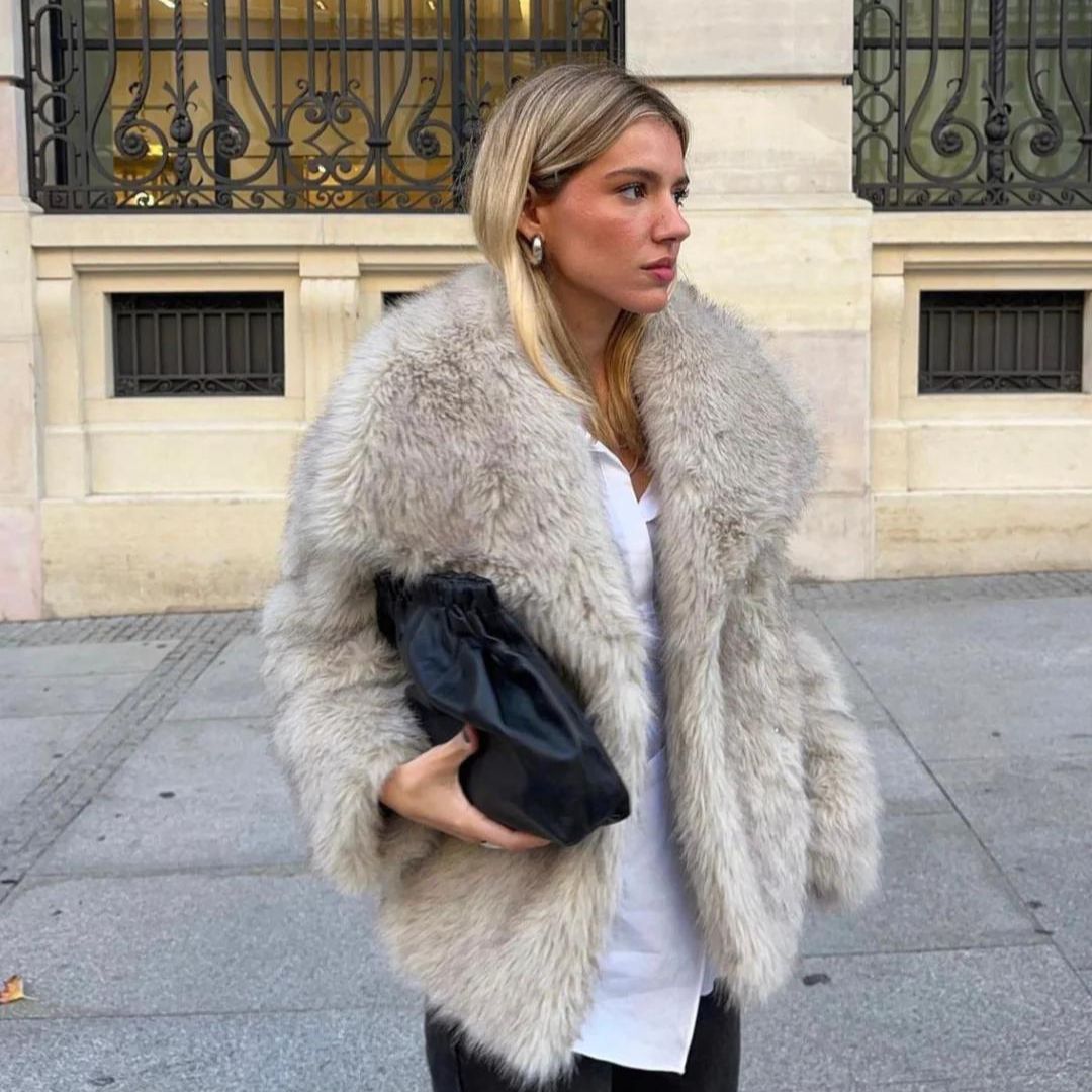 WW | Elegant Faux Fur Coat