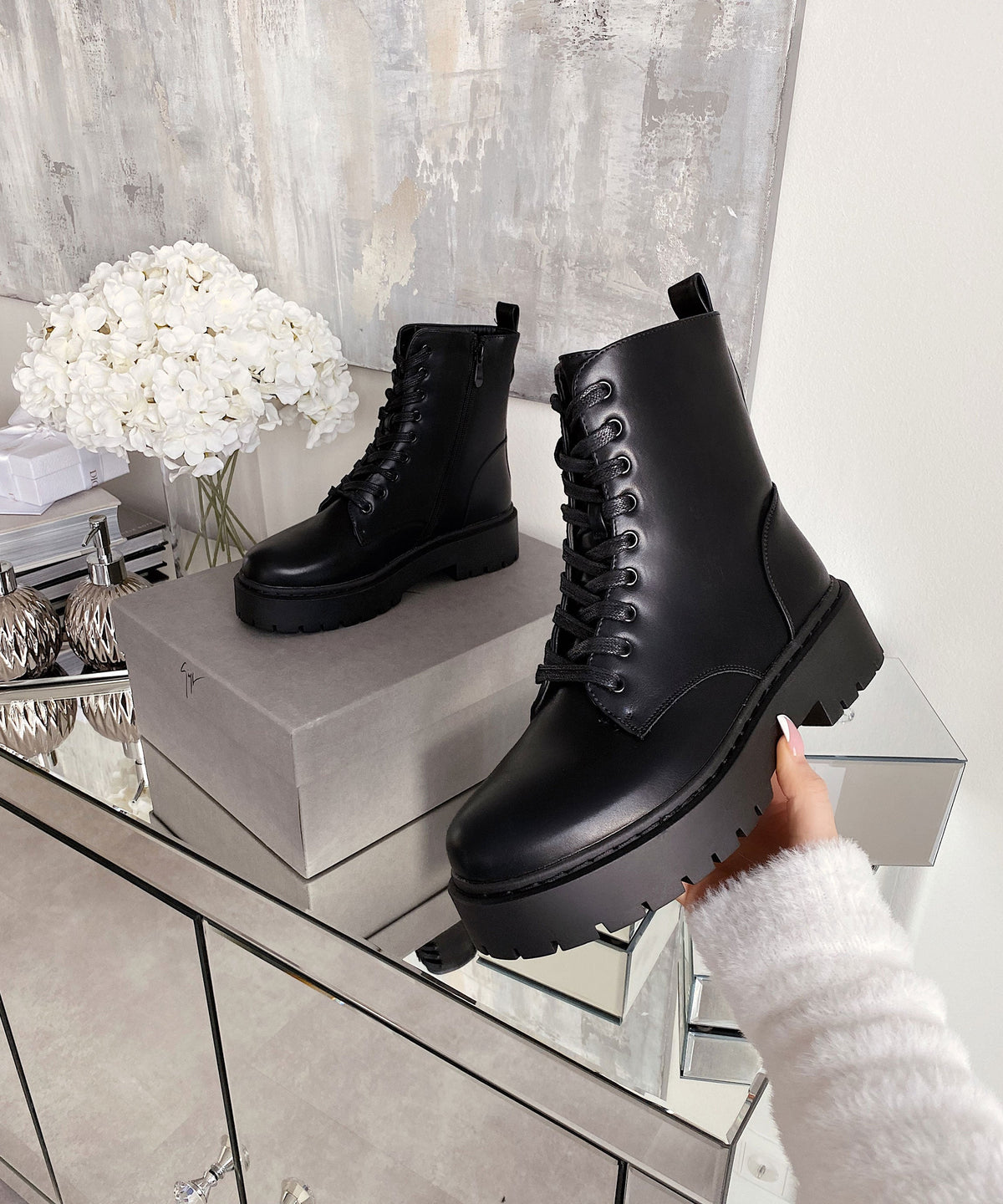 Boots Serena Black