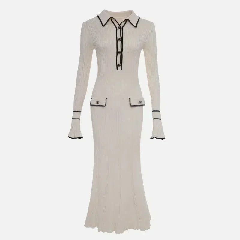 WW | Langärmeliges Kleid mit Strickkragen und Rüschen