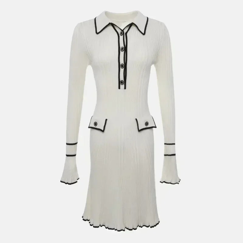 WW | Langärmeliges Kleid mit Strickkragen und Rüschen