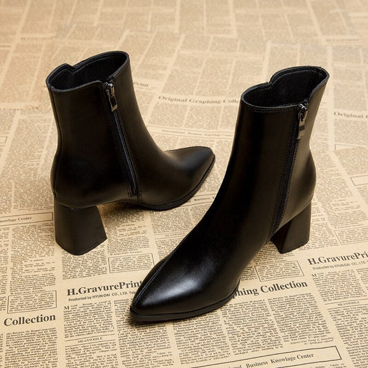 WW Women's Ankle Boots in Style - Sleek Silhouette for Timeless Elegance