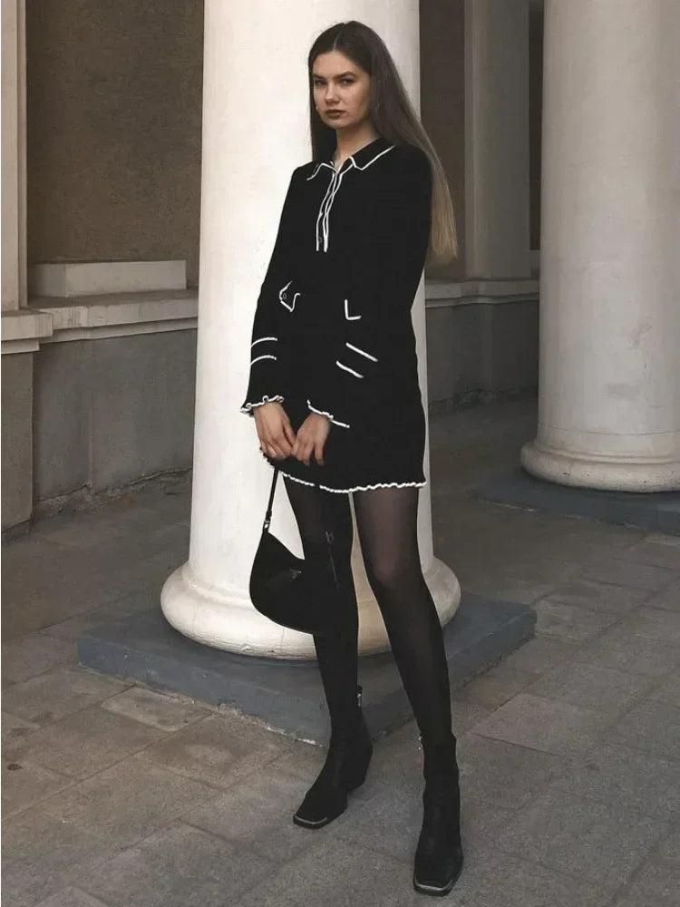 WW | Langärmeliges Kleid mit Strickkragen und Rüschen