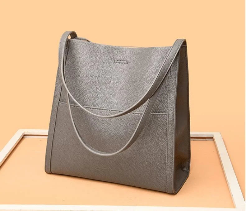 – Plain shoulder bag made of genuine leather