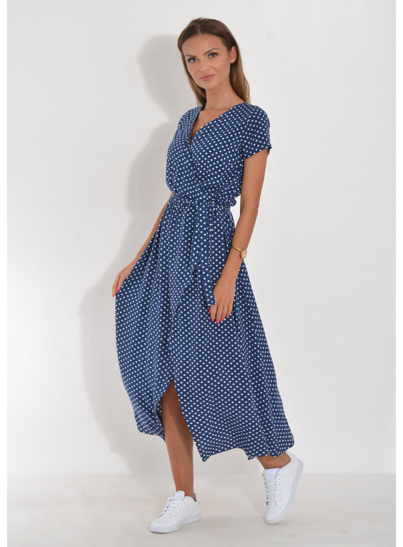 Maxikleid mit Punkten – Luftiges Kleid mit V-Ausschnitt, Bindegürtel & Schlitz